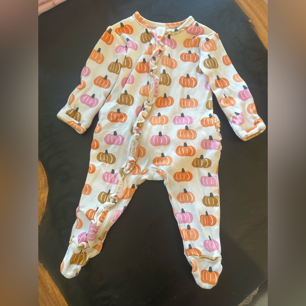Spearmint love baby fall pumpkins footie onsie with ruffle butt